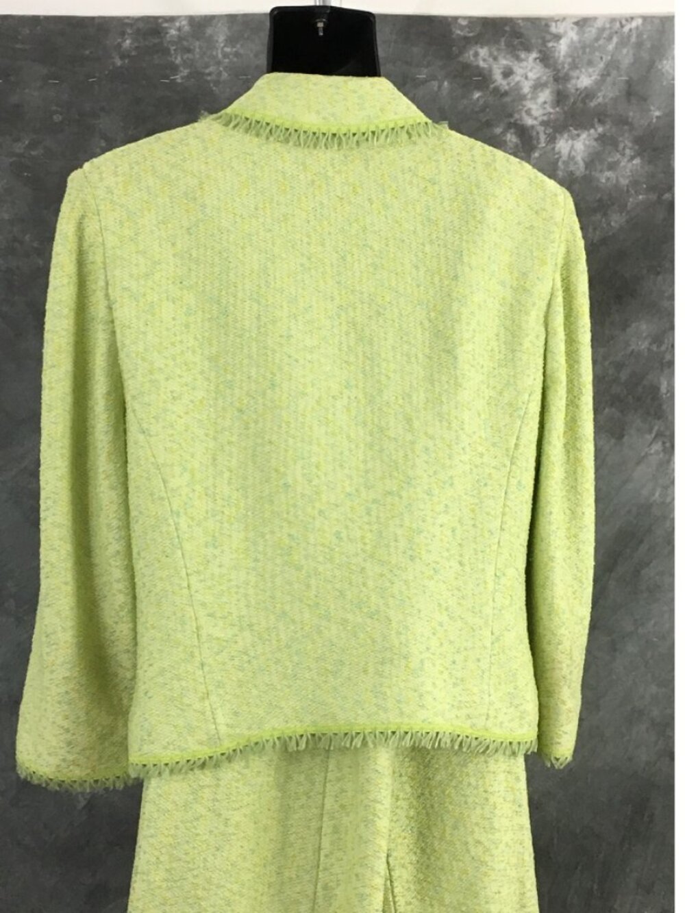 BEAUTIFUL St John couture knit green multi jacket skirt suit size 8 - Picture 8 of 10